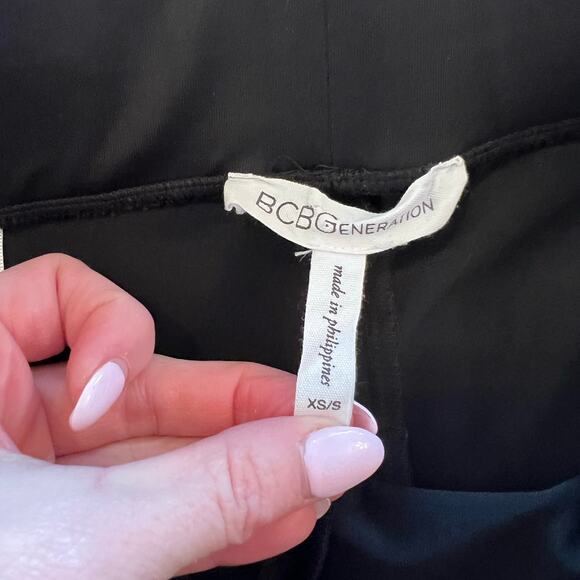 BCBGeneration Black Cropped Nylon Wide Band Leggings Sz XS - Picture 3 of 4